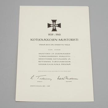 PARTI MEDALJER, ca 40 st, DIPLOM och UTMÄRKELSER, 15 st, Finland 1940-tal.