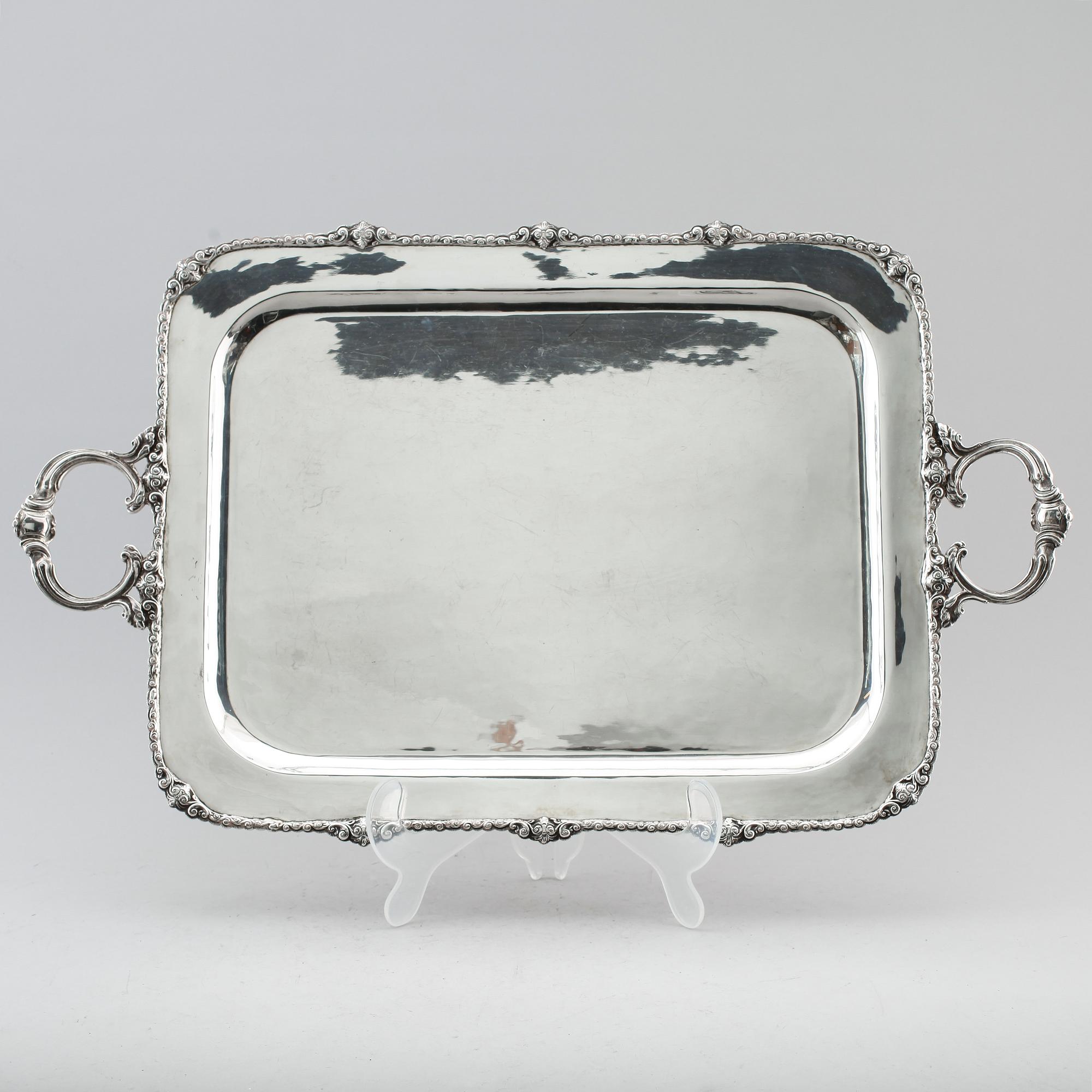 BRICKA, silver 925, svenska importstämplar, 1900-talets första hälft. Vikt ca 2863 g.