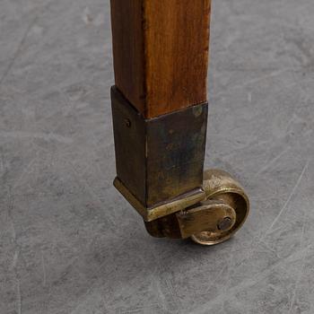 Sidobord med rotfaner, Sverige, 1900-talets första hälft.
