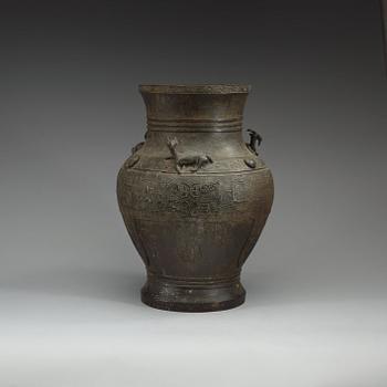 VAS, brons. Troligen sen Ming dynasti (1368-1644).