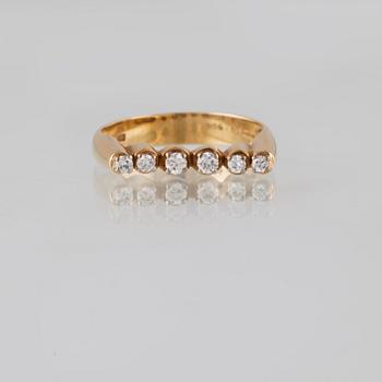RING, 14K guld med 6 briljantslipade diamanter, utländska stämplar. Vikt 3,4 gram.