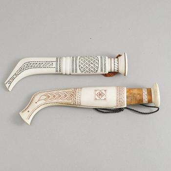 SAMEKNIVAR, 2 st, monogramsignerade MJ och FL, 1900-tal.