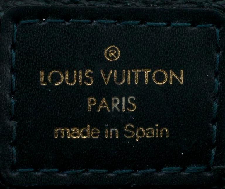 NECESSÄR, Louis Vuitton.