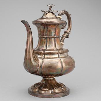 KAFFEKANNA, silver, nyrokoko, Carl Nyström, Stockholm 1851. Vikt ca 690 gram.