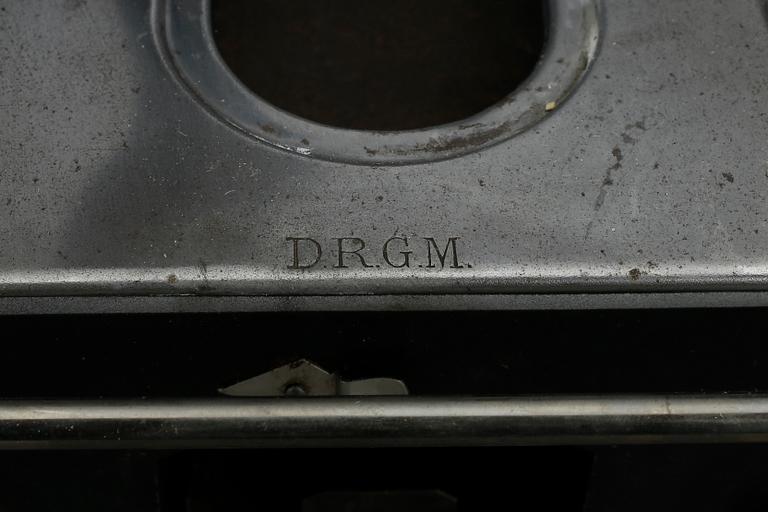 LEKSAKSSPIS, plåt, märkt DRGM, cirka 1910-tal.
