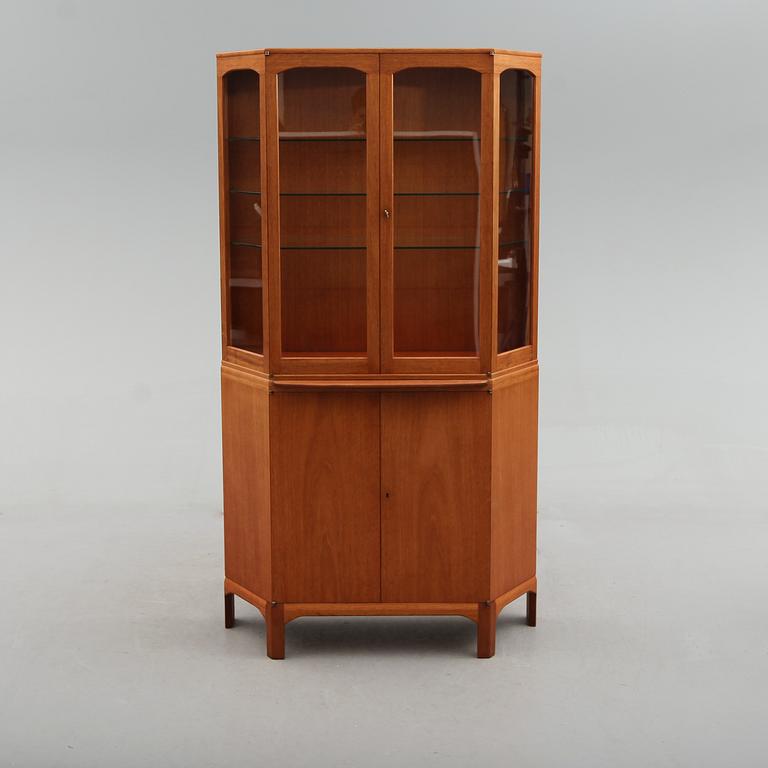 VITRINSKÅP, "Undantaget", Carl Malmsten, 1900-talets andra hälft.