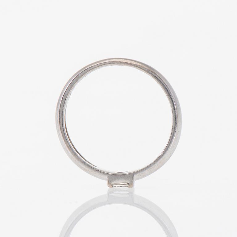 RING, 18K vitguld, prinsesslipad diamant. Kultajousi, Helsingfors 2006. Vikt ca 3,3 g.