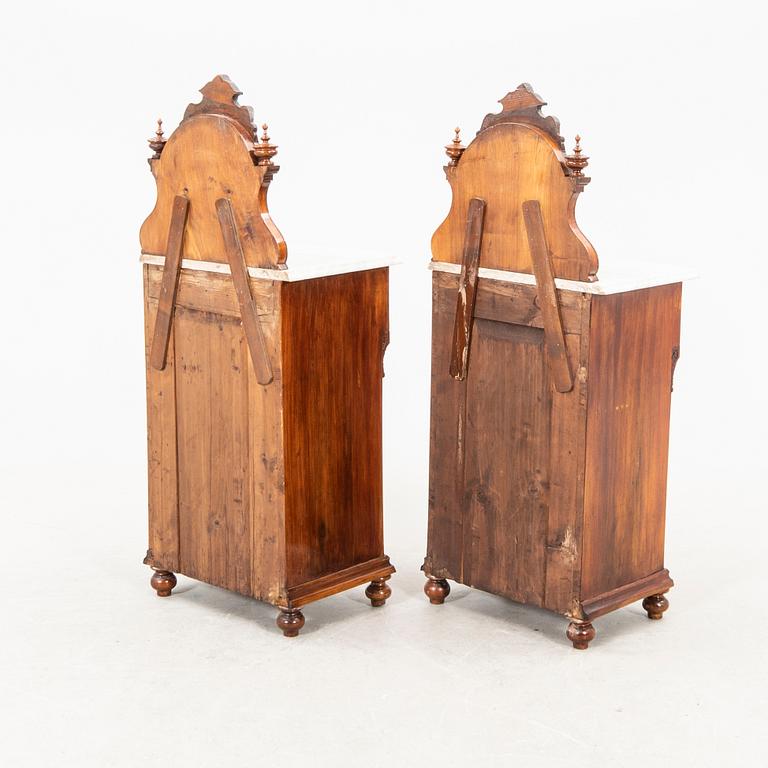 A pair of lacquered walnut and marble bedside tables from the first half of the 20th cenutry.