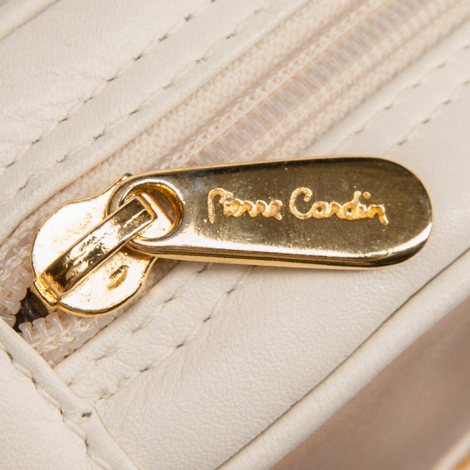 LAUKKU, Pierre Cardin.