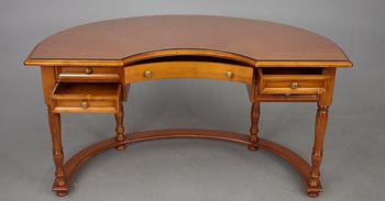 SKRIVBORD samt STOL, Selva, Italien 1900-tal.