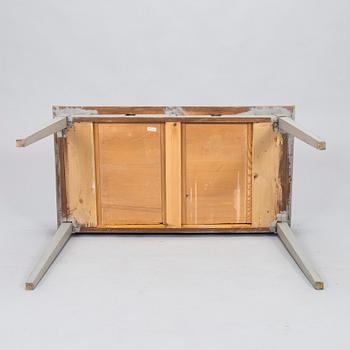 Skrivbord, gustaviansk stil, 1900-tal och stol, gustavianskt provinsarbete, 1700-talets slut.