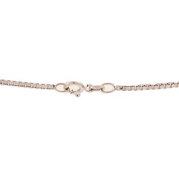 An 18K white gold venezia necklace.