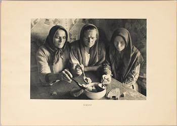 MARGARET BOURKE-WHITE, portfolio med fotogravyrer "Twelve Soviet Photo-prints".
