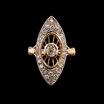 358. SORMUS, 18K kultaa, briljantti- ja vanhahiottuja timantteja n. 0.80 ct. 1900-luvun puoliväli, paino 4,5 g.