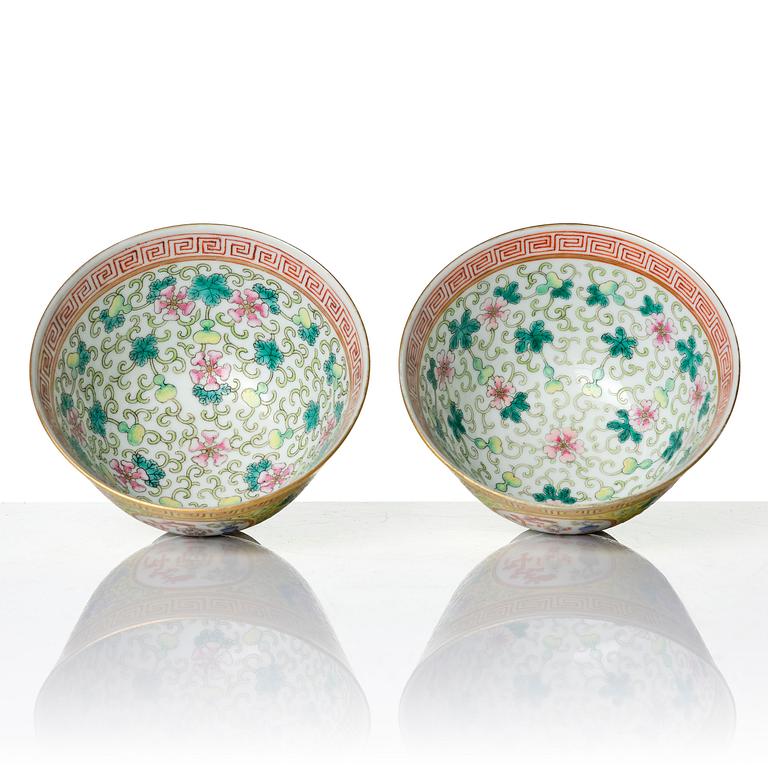 A pair of yellow ground 'medallion' bowls with covers, Qing dynasty with Daoguang mark.