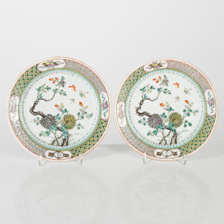 A pair of Chinese famille rose plates, 20th century.