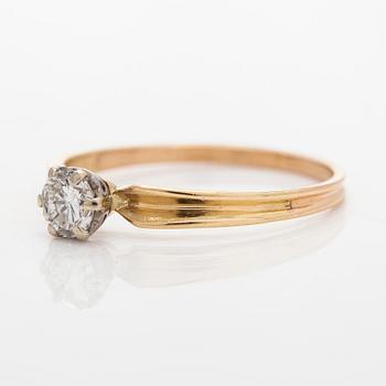Ring in 18K gold with a brilliant-cut diamond.