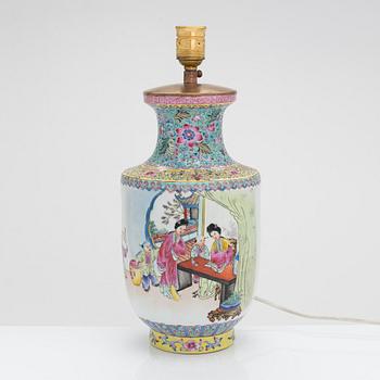 A 20th century chinese porcelain tablelamp in republic style. With Qianlong's four character mark.