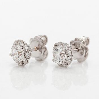 Örhängen, 18K vitguld med briljantslipade diamanter.