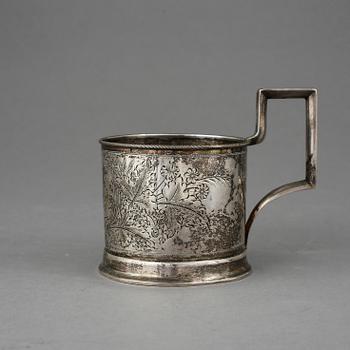 TEGLASHÅLLARE, silver, Ryssland 1891. Vikt ca 95 gram.