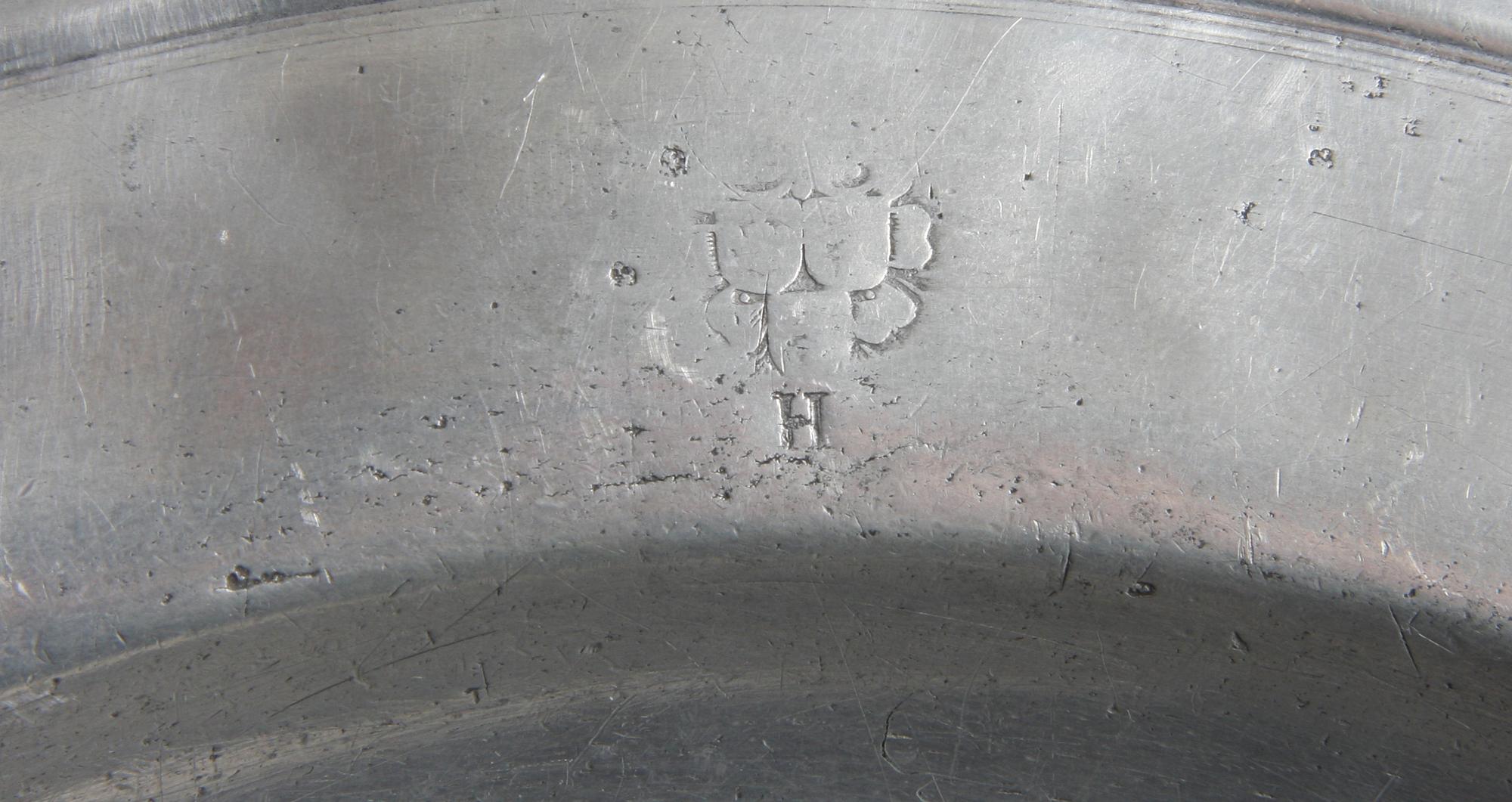 FAT, 2 st, tenn, 1800-tal. Otydliga stämplar.