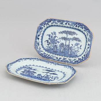 Three blue and white serving dishes, Qing dynasty, Qianlong (1736-95).