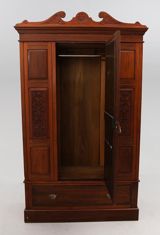 KLÄDSKÅP, England, 1900-talets första hälft.