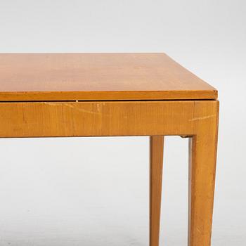 Axel Larsson, a Swedish Modern dining table model 1524, SVenska Möbelfabrikerna Bodafors, 1940's.