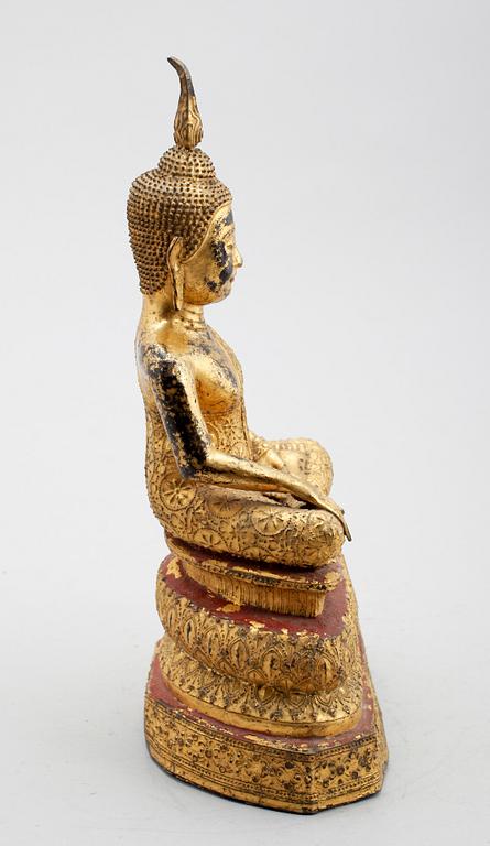 FIGUR, Buddha, förgylld metall, ostindisk, 1800-/1900-tal.