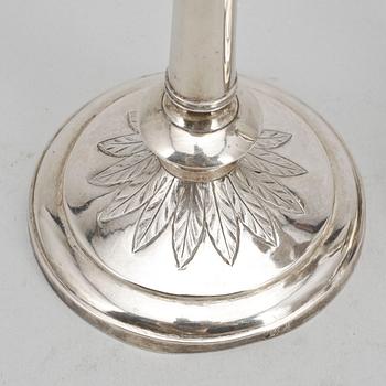 LJUSSTAKAR, ett par, silver, empire, Johan Petter Grönwall, Stockholm, 1828. Total vikt ca 400 g.