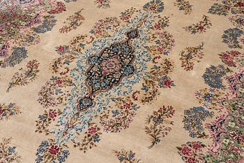 Carpet, Kriman, approx. 370 x 215 cm.