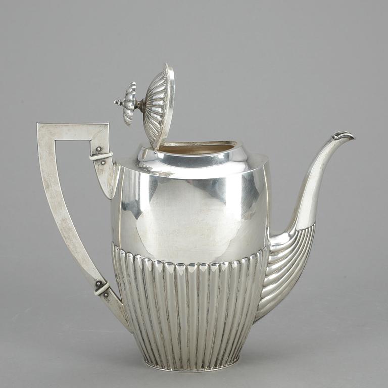 KAFFESERVIS, 3 delar, silver, CG Hallberg, Stockholm, 1909. Vikt ca 1237g.