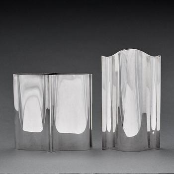Theresia Hvorslev, vaser två st, Lidköping, 1973-74, sterling silver.