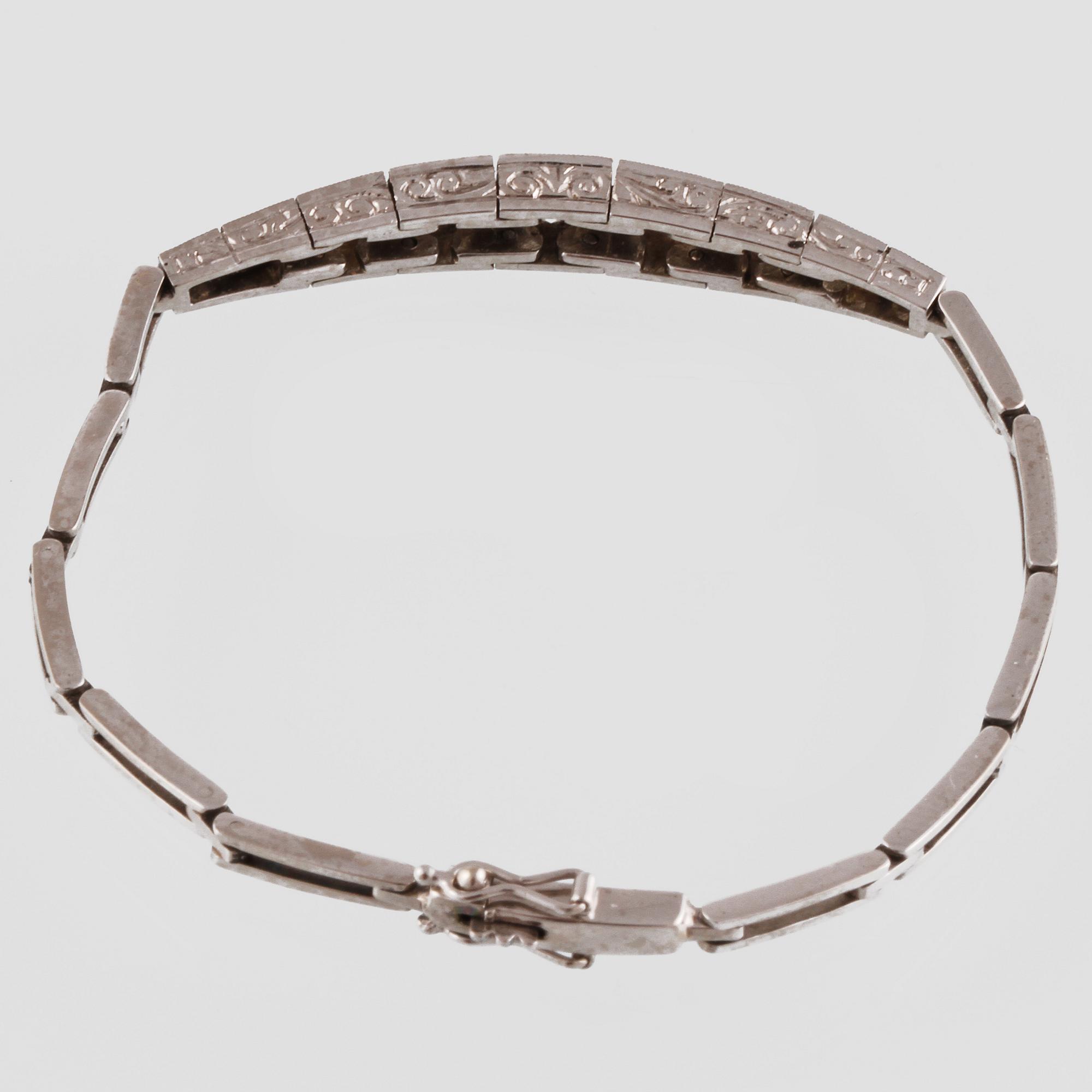 ARMLÄNK, vitguld med 9 briljantslipade diamanter, ca 0.99 ct,  Gustav Dahlgren & Co, Malmö, 1955. Vikt 9,8 gram.