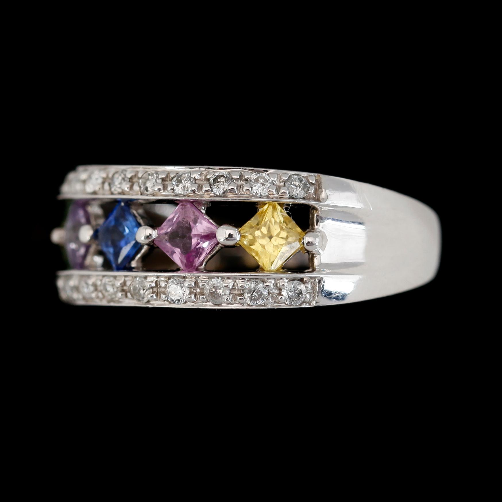 RING, 10K vitguld, diamanter tot ca 0.25 ct och flerfärgade safirer. Total vikt ca 4 g.