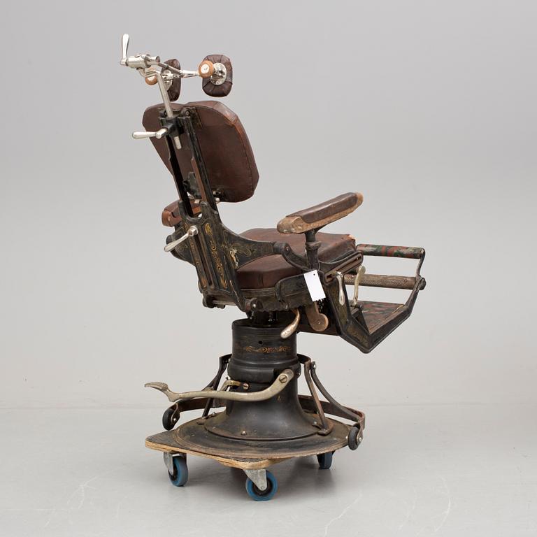 TANDLÄKARSTOL med TILLBEHÖR, 4 delar, omkring år 1900.