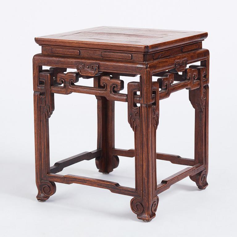 Bord/pall, hardwood. Qingdynastin, 1800-tal.