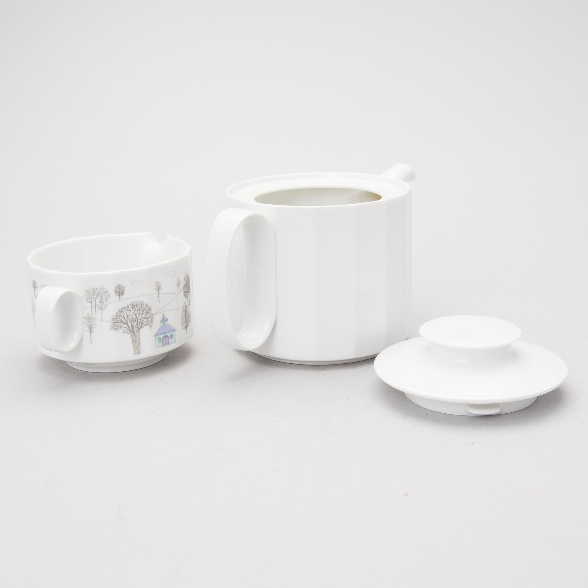 A 53 piece "Winterreise" & "Polygon"  dinner/coffee set by Rut Bryk and Tapio Wirkkala for Rosenthal. Late 20th century.