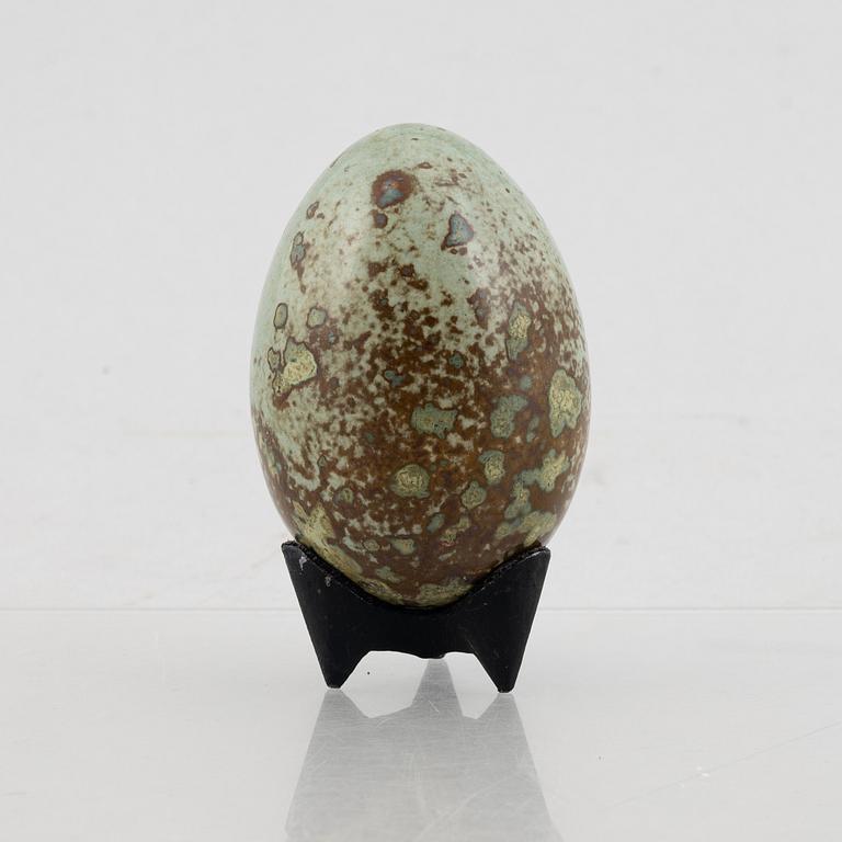 Hans Hedberg, an earthenware egg, Biot, France.