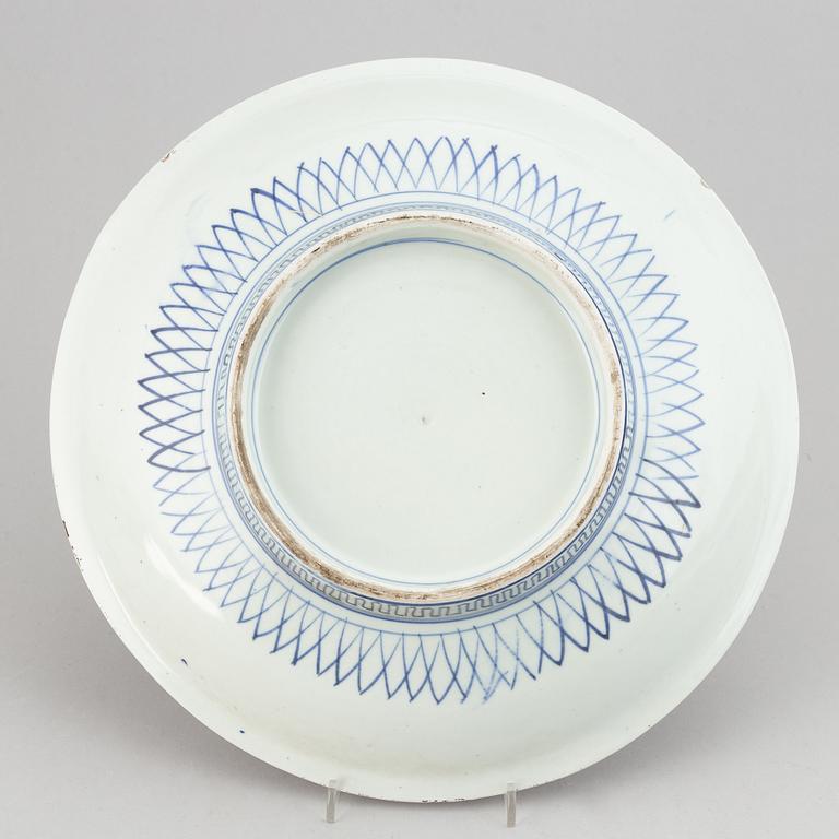 A Japanese porcelain dish, Meiji (1868-1912).