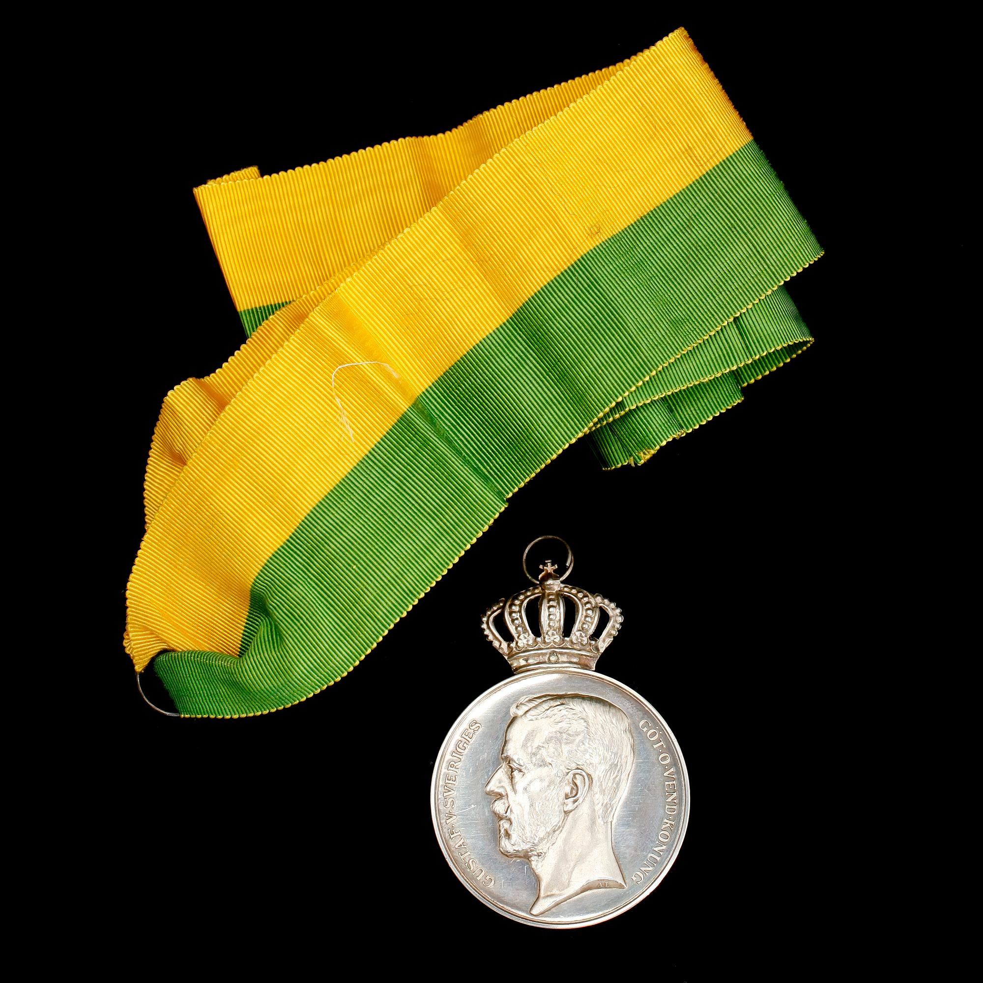 MEDALJ, silver, Gustaf V, 1949. Vikt ca 39 g.