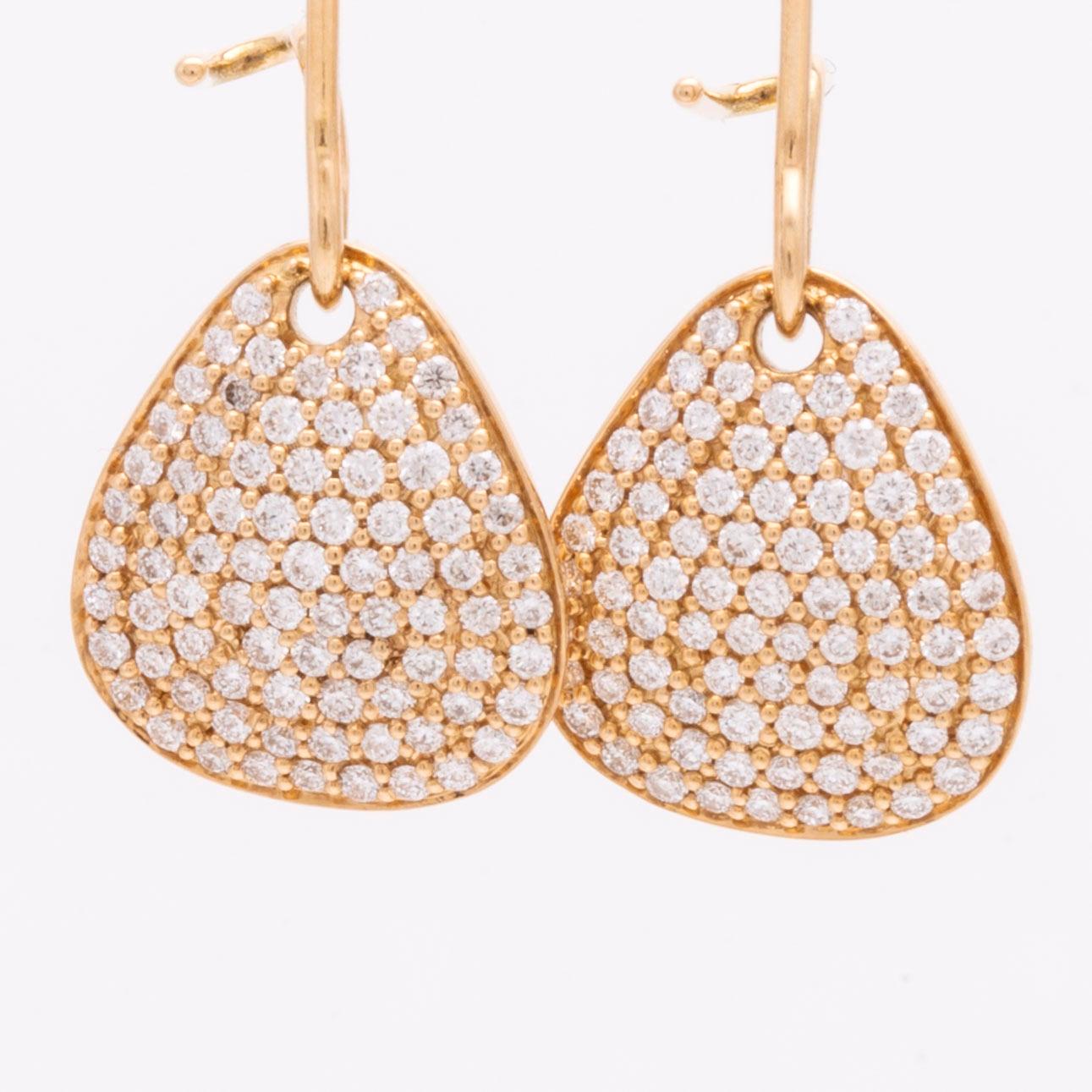 Efva Attling earrings 18K gold with brilliant-cut diamonds 0,64 ct in total inscribed, height approx 4 cm, hook fitting.