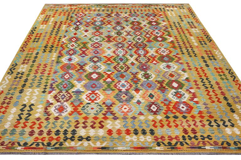 A Kilim carpet, c. 401 x 300 cm.