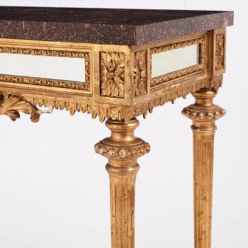A porhyry stone top from Älvdalens porfyrverk, early 19th century.