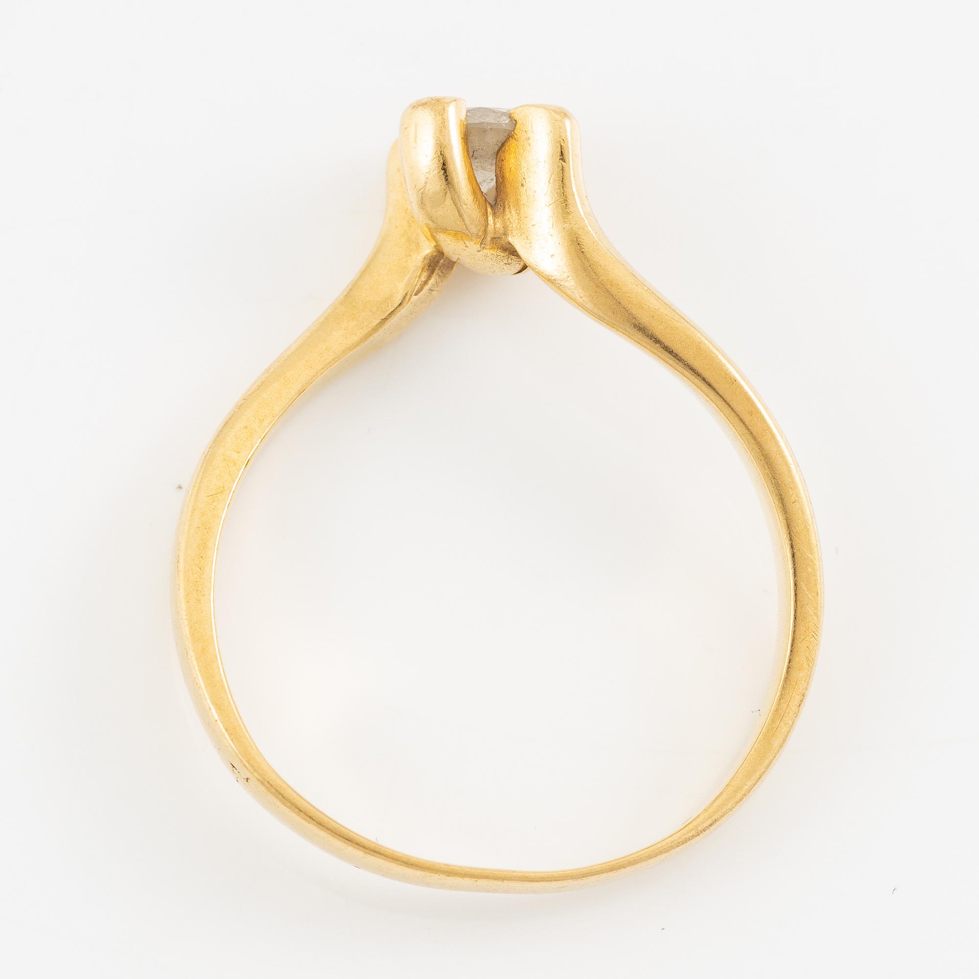 Ring, 18K guld med briljantslipad diamant.