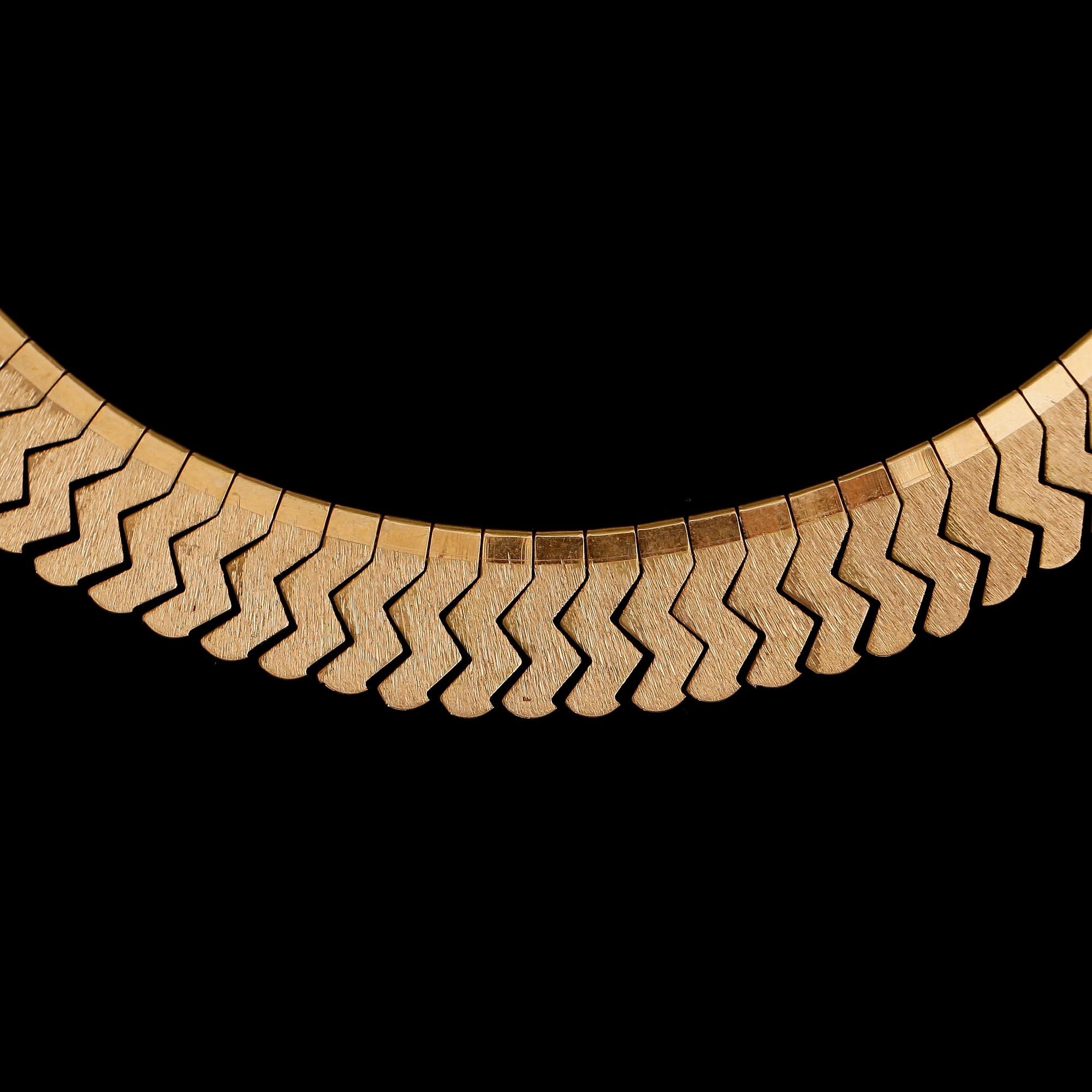 COLLIER, 18K guld. Vikt ca 34 g.