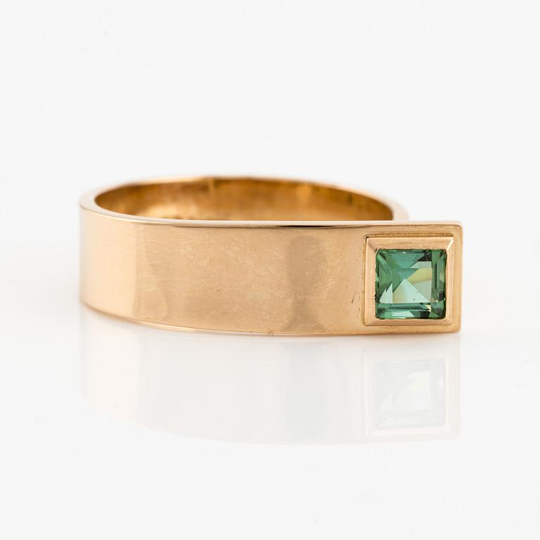 Rey Urban, a ring, 18K gold with green tourmaline, Stockholm.