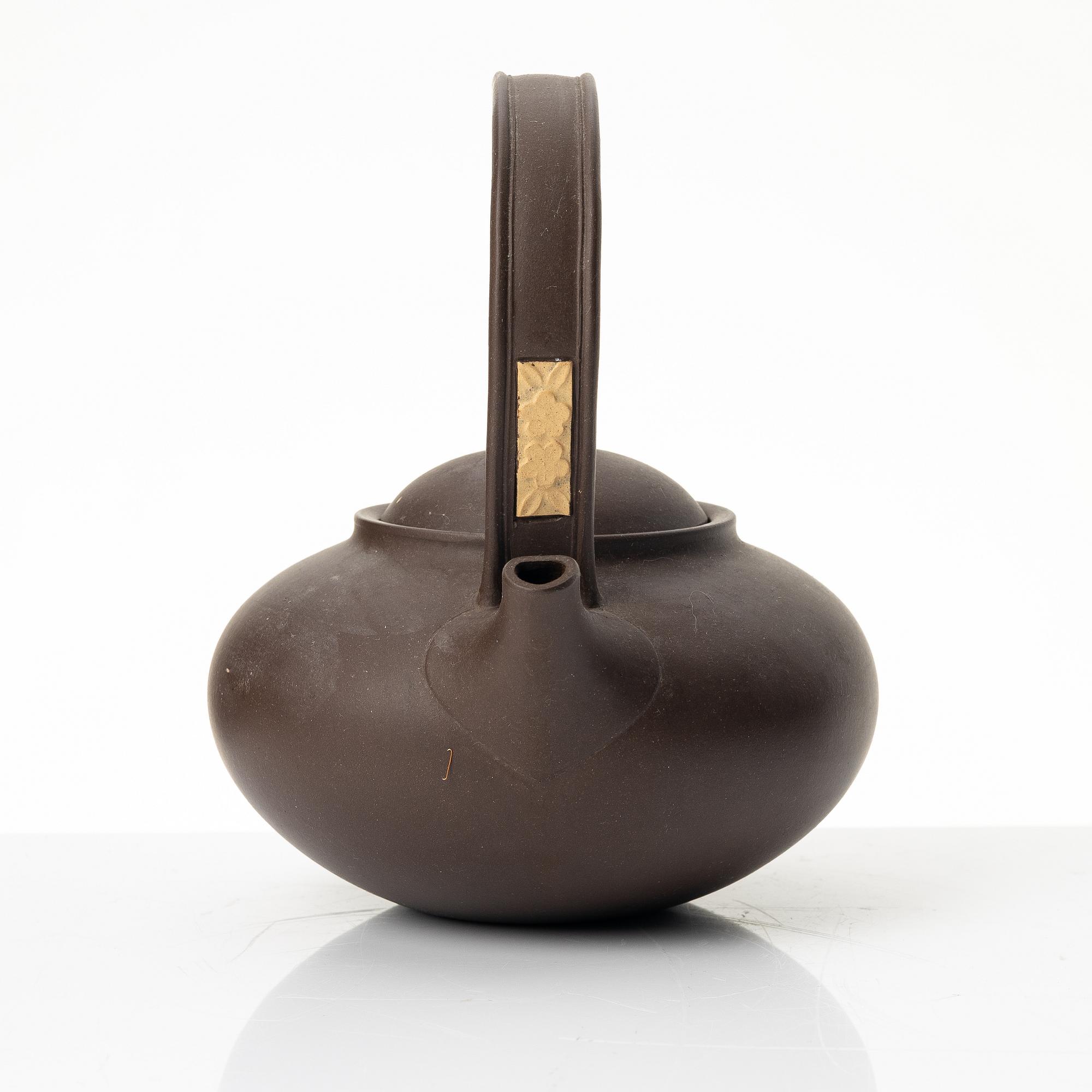 A yixing teapot, China, 1980s.