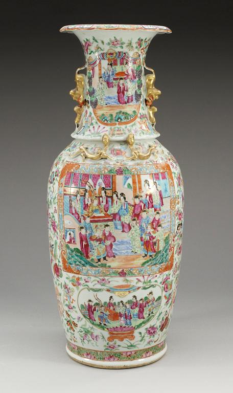 A famille rose Canton vase, Qing dynasty, 19th Century.