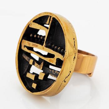 A Jorma Laine ring in bronze.